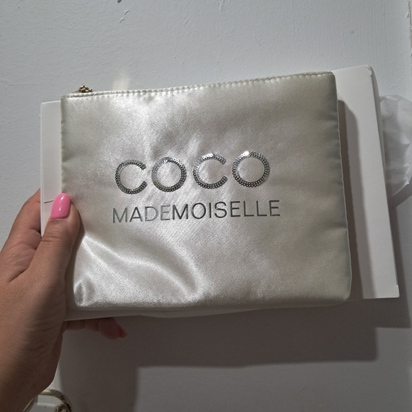 CHANEL Coco Mademoiselle White Cosmetic Bag - Picture 3 of 4